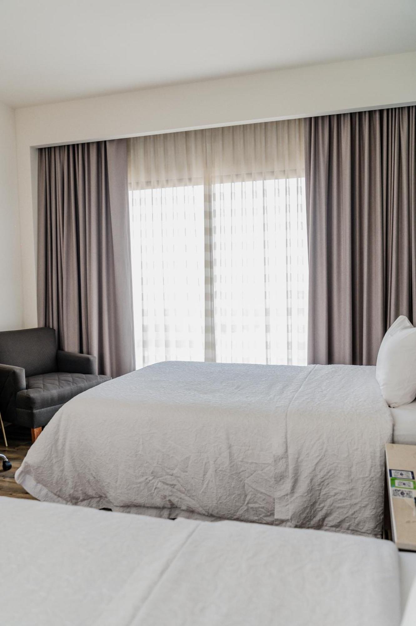 Hampton Inn By Hilton Celaya Room photo